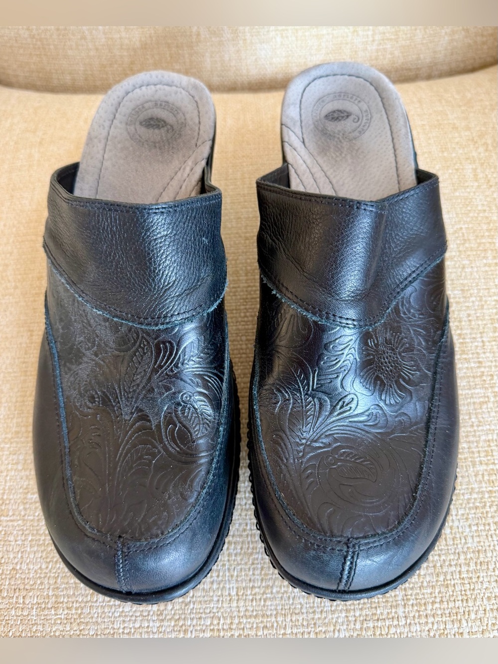 Nurture Womenās Black Tooled Leather Slip-On Clogs 9M
